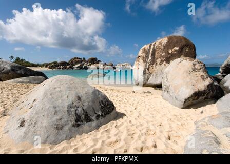 Britische Jungferninseln, Virgin Gorda, Devil's Bay, die Bäder, Sandstrand mit Felsbrocken übersät Stockfoto