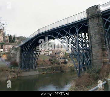 Grossbritannien, England, Shropshire, Coalbrookdale, Iron Bridge, ersten gusseisernen Brücke der Welt, im Jahre 1779 erbaut, über den Fluss Severn Stockfoto