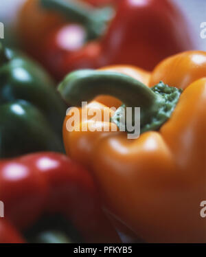 Gelbe, rote und grüne Paprika, close-up Stockfoto