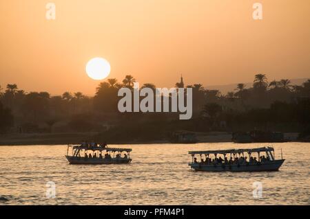 Ägypten, Luxor, gehen auf dem Nil bei Sonnenuntergang Stockfoto