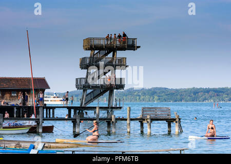 Utting am Ammersee: Ammersee, Fahrgastschiff "utting", Boot, Segelboot, historischen Holz- Sprungturm, Taucher, Badegast, Badestrand, Lido, Oberb Stockfoto