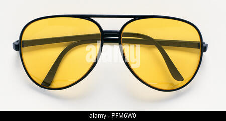 Gelbe Linse Sonnenbrille, close-up Stockfoto