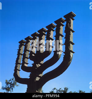 Menorah vor der Knesset, Jerusalem. Stockfoto