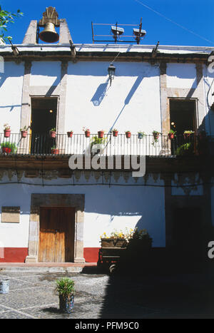 Mexiko, Taxco, weiß getünchten Fassade von 1759 Haus mit Blick auf den Hauptplatz der Stadt. Stockfoto