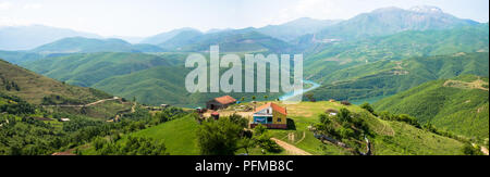 Panoramablick auf die albanischen Berge Stockfoto