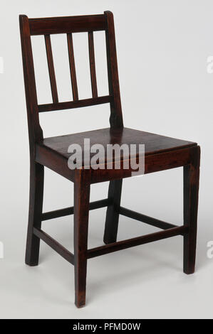 Dunkelbraunen Holzstuhl, close-up Stockfoto