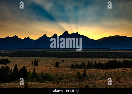 Sonnenuntergang hinter dem Teton, Wyoming Stockfoto