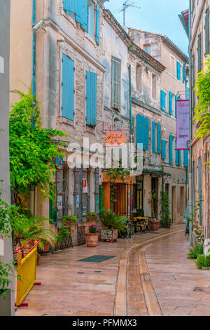 Allee im Zentrum, Saint-Remy-de-Provence, Provence-Alpes-Cote d'Azur, Frankreich Stockfoto