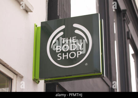 Kopenhagen, Dänemark - 17. August: The Body Shop Logo auf Schild. The Body Shop ist ein britisches Kosmetik, Hautpflege und Parfüm Unternehmen Stockfoto