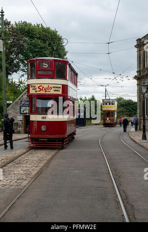 Leeds Straßenbahnen Nr. 180 und 399 auf der Route an crich Straßenbahn Dorf Debyshire 19/08/2018 Stockfoto