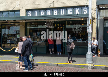 Original Starbucks storefront Fassade in Pike Place Street, Seattle, Washington State, USA. Stockfoto