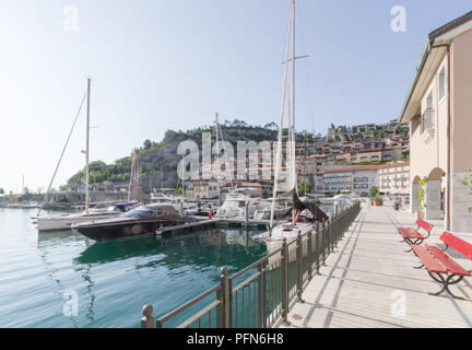 Sistiana, Italien (17 August 2018) - Luxus Yachten in der Marina von Das neue Resort von Portopiccolo Stockfoto