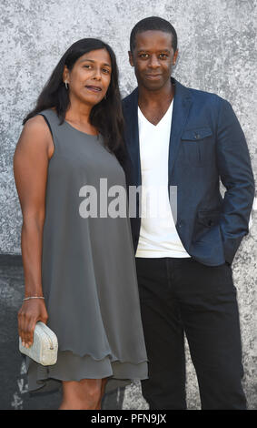 Foto muss Gutgeschrieben © Alpha Presse 079965 21/08/2018 Adrian Lester und Frau Lolita Chakrabarti UK Premiere von yardie am BFI Southbank London Stockfoto