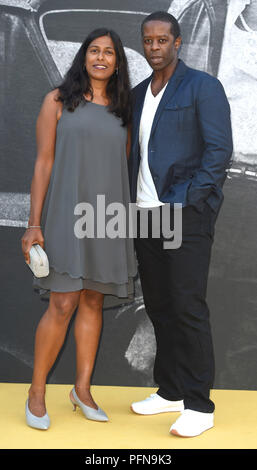 Foto muss Gutgeschrieben © Alpha Presse 079965 21/08/2018 Adrian Lester und Frau Lolita Chakrabarti UK Premiere von yardie am BFI Southbank London Stockfoto