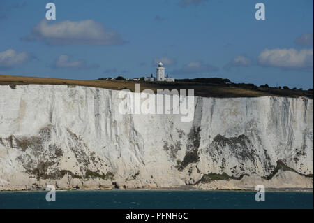 Dover, Grossbritannien. 08 Aug, 2018. Blick auf den hellen Kreidefelsen an der Steilküste in der Nähe von Dover im Süden von England am Aermelkanal, im August 2018 | Verwendung der weltweiten Kredit aufgezeichnet: dpa/Alamy leben Nachrichten Stockfoto