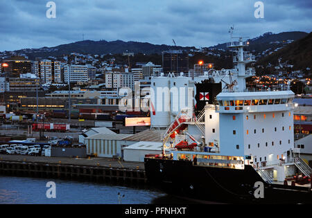 Wellington, Neuseeland. 27 Apr, 2018. Blick auf Teile des Hafens und der Stadt Welington auf der Nordinsel von Neuseeland, im April 2018 | Verwendung der weltweiten Kredit genommen: dpa/Alamy leben Nachrichten Stockfoto