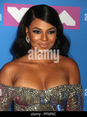 New York City, New York, USA. 20 Aug, 2018. Sängerin ASHANTI besucht die Anreise für die 2018 MTV VMAS'' in der Radio City Music Hall statt. Credit: Nancy Kaszerman/ZUMA Draht/Alamy leben Nachrichten Stockfoto