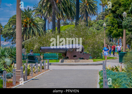 Los Angeles, Kalifornien, USA, Juni, 15, 2018: Unbekannter Touristen zu Fuß in den Santa Monica Cannon Park und Paradiesvögel Stockfoto