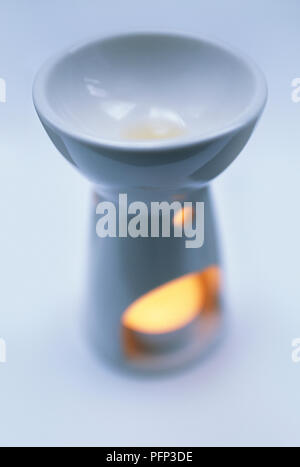 Keramische Lampe für das Brennen von ätherischen Ölen, close-up Stockfoto