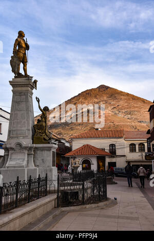 Blick auf Cerro Rico Berg von der Innenstadt von Potosi, Bolivien Stockfoto