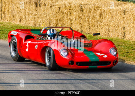 1965 Lola-Chevrolet T70 Spyder, John Surtees" Sieger Auto, von Tony Sinclair am Goodwood Festival 2018 von Geschwindigkeit, Sussex, UK. Stockfoto