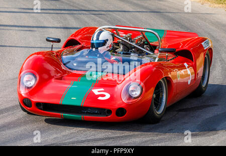 1965 Lola-Chevrolet T70 Spyder, John Surtees" Sieger Auto, von Tony Sinclair am Goodwood Festival 2018 von Geschwindigkeit, Sussex, UK. Stockfoto