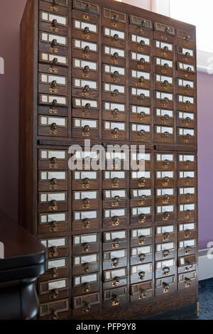 Bibliotheksausweis Katalog Dateien. Stockfoto