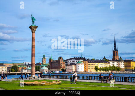 Malerischer Blick auf Stockholm von der City Hall und eine Spalte mit Statue von Engelbrekt Engelbrektsson (stadshuset), Schweden Stockfoto