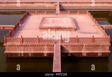 Indien, Uttar Pradesh, Fatehpur Sikri, Anoop Talao, Plattform in der Mitte des dekorativen Pool des zweiten Innenhof Stockfoto