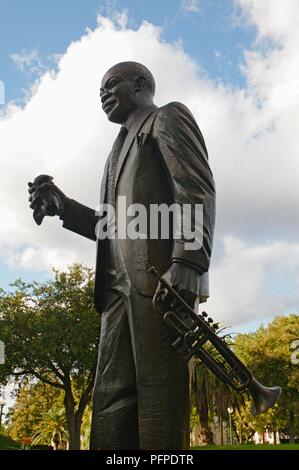 USA, Louisiana, New Orleans, Louis Armstrong Park, Bronzestatue von Luis Armstrong Holding eine Trompete Stockfoto