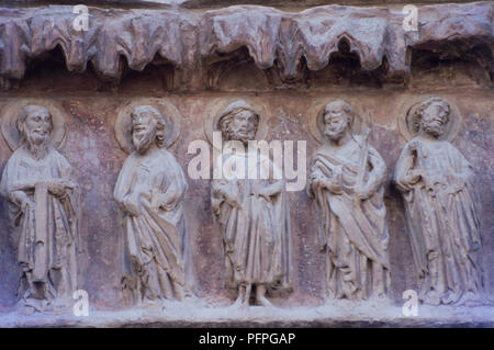 Spanien, Nordspanien, La Rioja, Logrono, Iglesia de San Bartolome, Detail von Portal, Stein gemeißelte Figuren Stockfoto