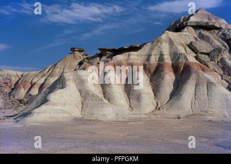 Spanien, Nordspanien, Navarra (Navarra), el Plano De Bardenas, Bardenas Reales, geschichtete Felsen Stockfoto