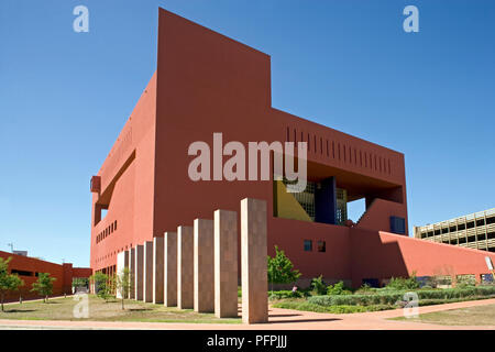 Vereinigte Staaten von Amerika, Texas, San Antonio, Zentralbibliothek, Außen modernes rotes Gebäude Stockfoto