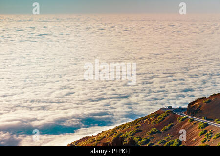 Meer der Wolken unter dem Gipfel des Vulkan Teide auf Teneriffa, Kanaren, Spanien Stockfoto