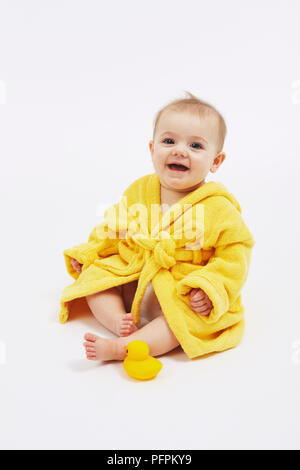 Baby Badezeit (Modell Alter - 8 Monate) Stockfoto