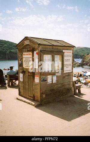 Hafen Sie Meister Büro in einem Holzschuppen, Hope Cove, South Devon, England, Vereinigtes Königreich. Stockfoto