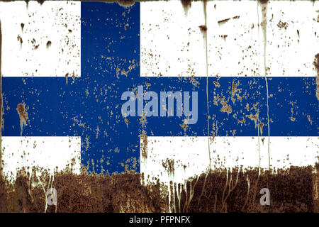 Nationalflagge von Finnland über rostiges Metall Textur Stockfoto