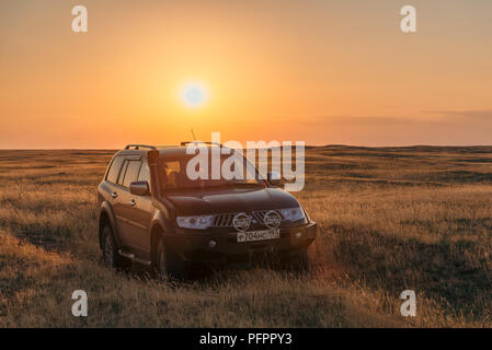 SUV Mitsubishi Pajero Sport, Kalmückien, Russland. August 3, 2018 Stockfoto