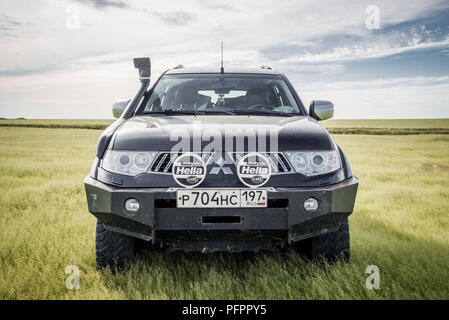 SUV Mitsubishi Pajero Sport, Kalmückien, Russland. August 3, 2018 Stockfoto