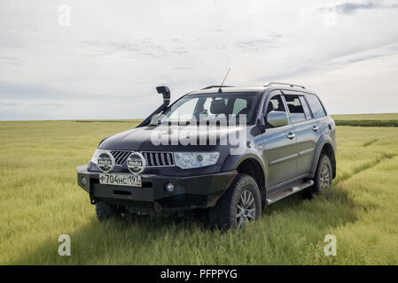 SUV Mitsubishi Pajero Sport, Kalmückien, Russland. August 3, 2018 Stockfoto