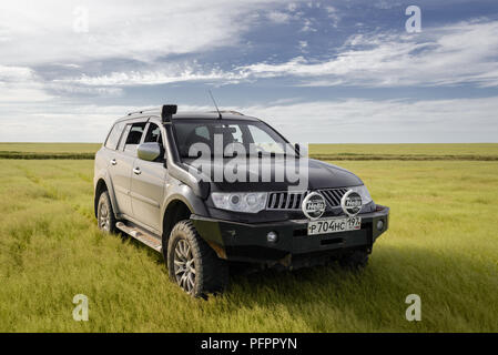 SUV Mitsubishi Pajero Sport, Kalmückien, Russland. August 3, 2018 Stockfoto