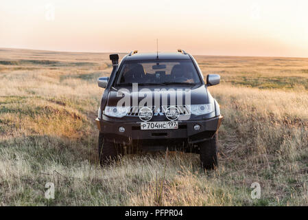 SUV Mitsubishi Pajero Sport, Kalmückien, Russland. August 3, 2018 Stockfoto