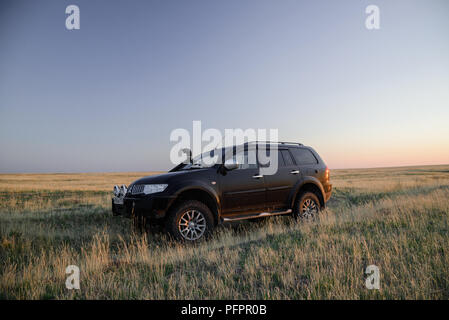 SUV Mitsubishi Pajero Sport, Kalmückien, Russland. August 3, 2018 Stockfoto