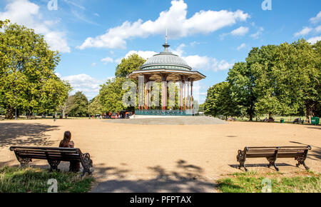 Ein viktorianisches Musikpavillon auf Clapham Common London UK Stockfoto