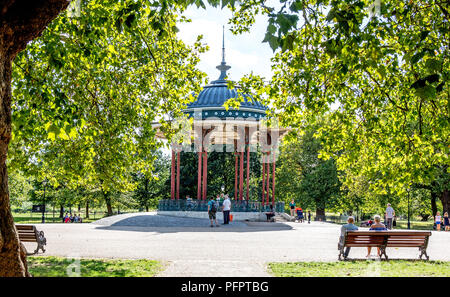 Ein viktorianisches Musikpavillon auf Clapham Common London UK Stockfoto