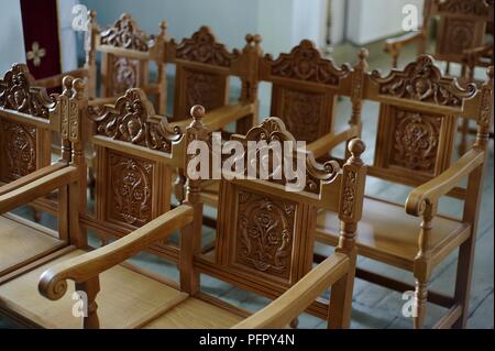 Estland, Tallinn, stuhlreihen in der Kirche Stockfoto