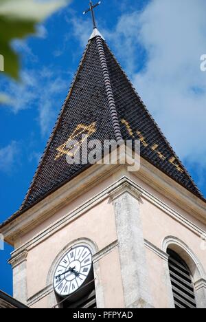 Frankreich, Burgund, Macon, Clocktower der Kirche an Ige Stockfoto