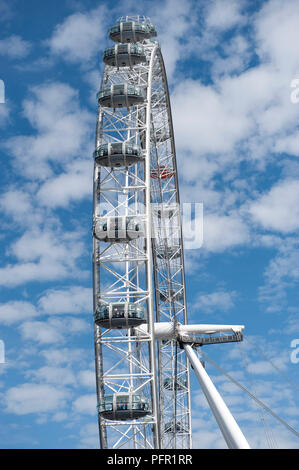 Großbritannien, London, Stadtteil Lambeth, South Bank, London Eye Riesenrad mit ovalen Passagier Kapseln Stockfoto
