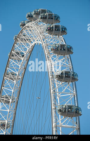 Großbritannien, London, Stadtteil Lambeth, South Bank, London Eye Riesenrad, oval Passagier Kapseln Stockfoto