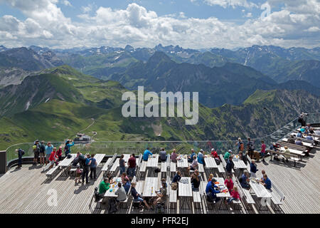 Restaurant an der Bergstation der Nebelhornbahn sind nach, Nebelhorn, Oberstdorf, Allgäu, Bayern, Deutschland Stockfoto